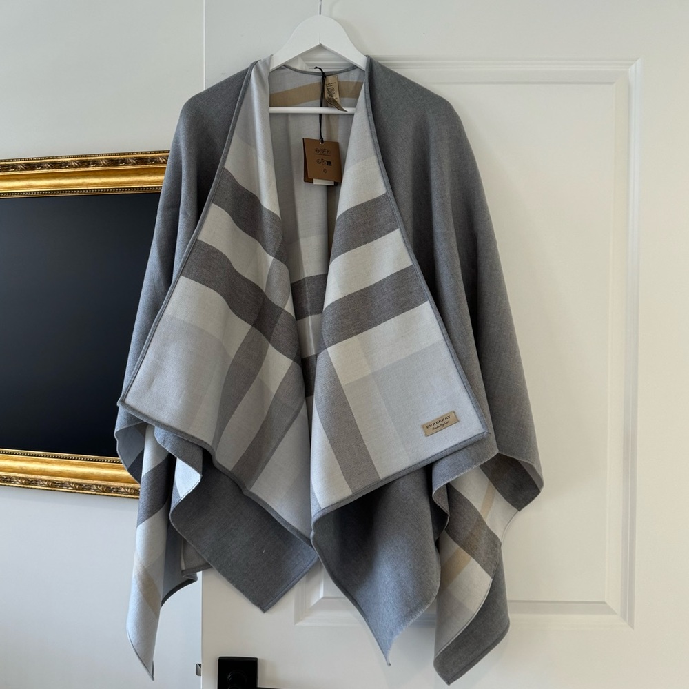New Burberry cape Charlotte classic check reversible wool wrap cape NWT